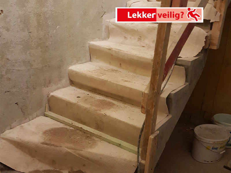 Lekker_veilig_Stucloper_op_trap_1