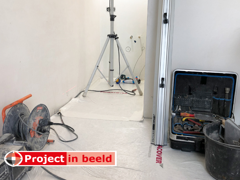 Project_in_Beeld_PrimaCover_Standard_verbouw_werkbank_vloer_afdekvlies_doorgang_beschermen