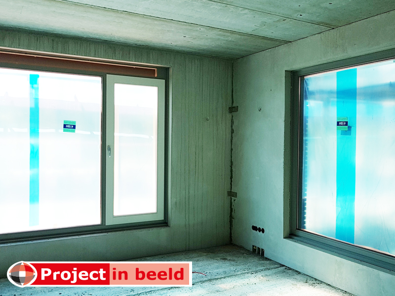 PrimaCover_Glass_ruitfolie_glasfolie_blauw_lichtdoorlatend_woning_glas_ruit_prefab_bouw_beschermen_binnenzijde_vlakglas