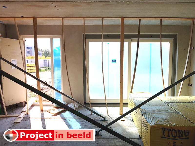 PrimaCover_Glass_ruitfolie_glasfolie_blauw_lichtdoorlatend_woning_glas_ruit_prefab_bouw_beschermen_binnenzijde_vlakglas_afwerking