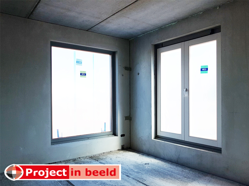 PrimaCover_Glass_ruitfolie_glasfolie_blauw_lichtdoorlatend_woning_glas_ruit_prefab_bouw_beschermen_binnenzijde_vlakglas